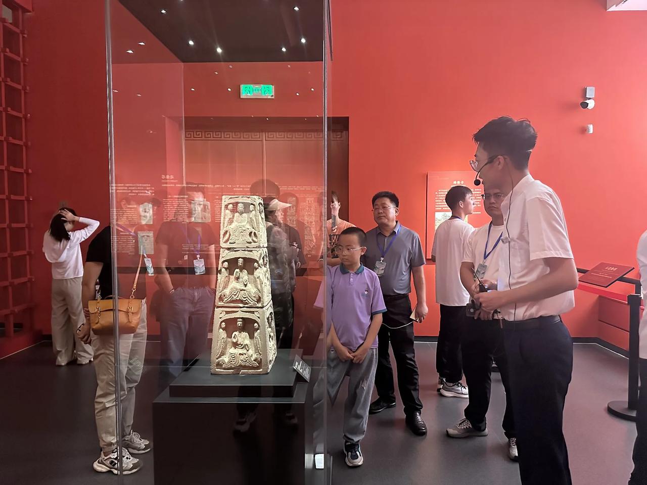 平凉诗会在美丽的崆峒山大景区龙隐寺公园内，坐落着一座令人瞩目的平凉博物馆，作为市