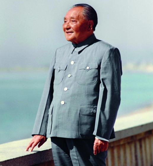 1979 年 4 月，北京，中央工作会议期间。广东省委第一书记习仲勋专门向邓小平