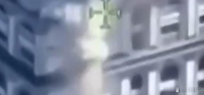 泰军再炸柬埔寨赌场园区

12月10日报道，泰国皇家海军宣布当天轰炸了柬埔寨境内