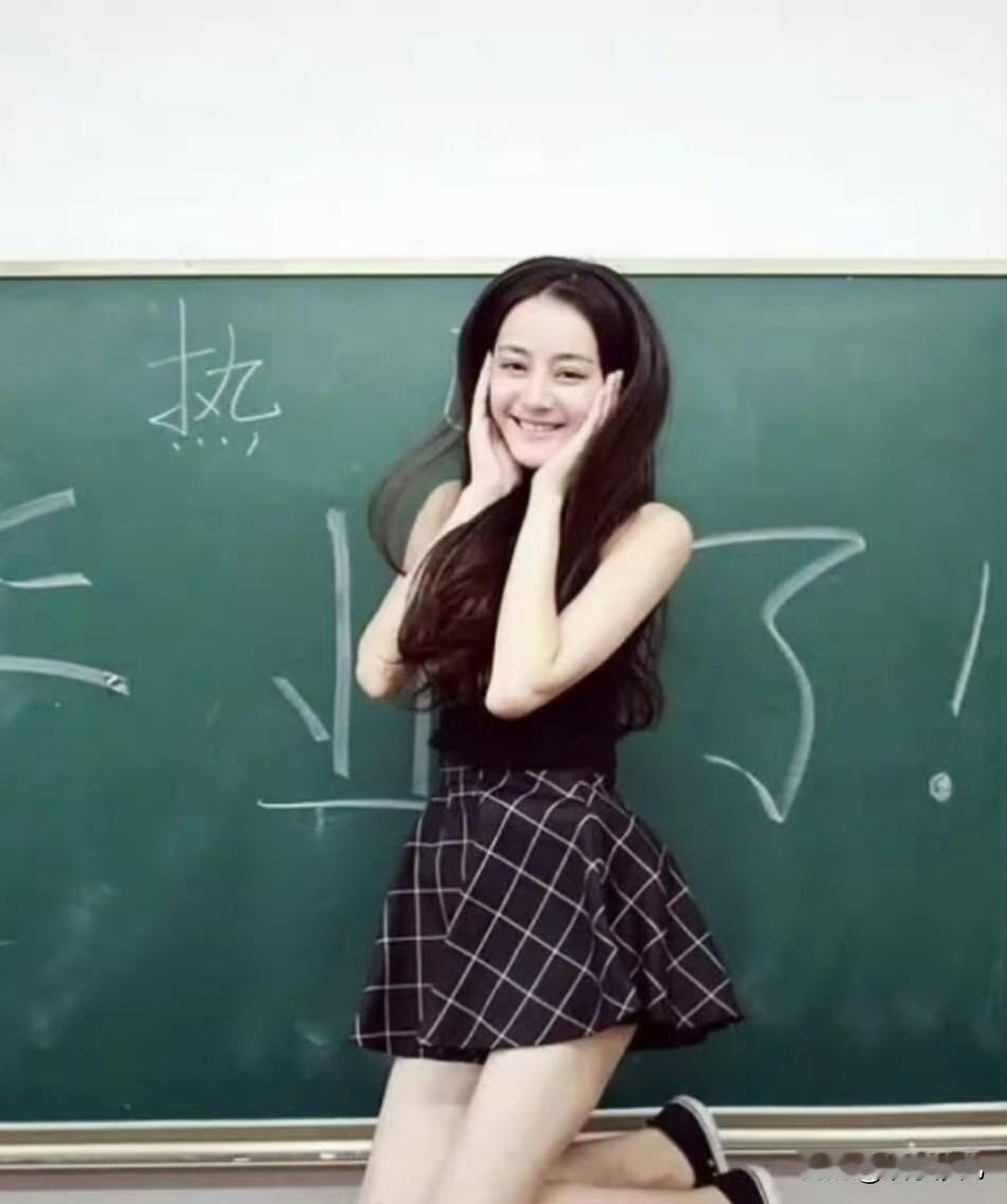 迪丽热巴大学时候美照


迪丽热巴脸蛋生的太美了，从小到大都非常漂亮！大学时候非