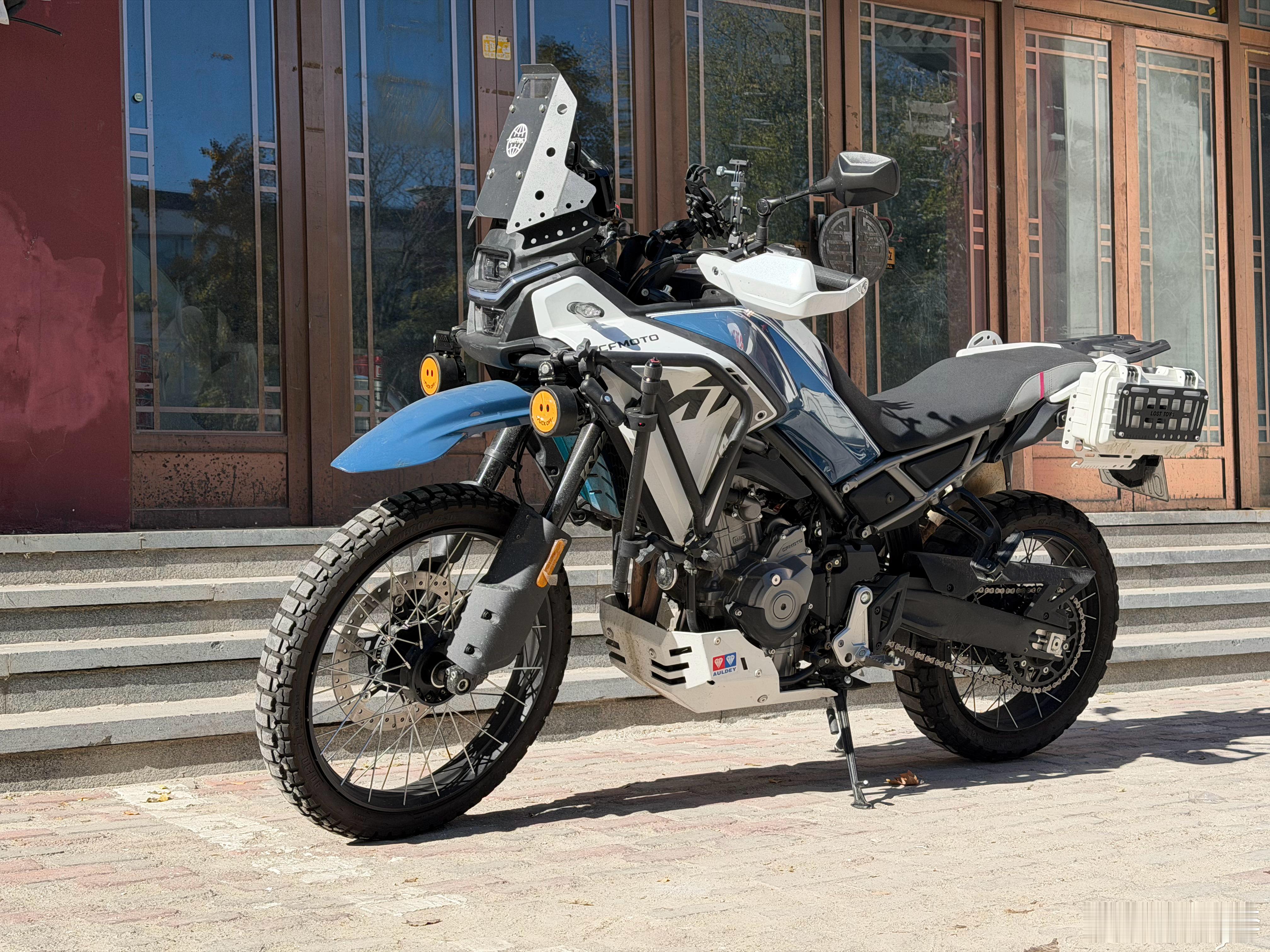 今天估计是北京真正入冬前，最暖和的一天了，看 xhs 说蒋福山满山红叶，去看看怎