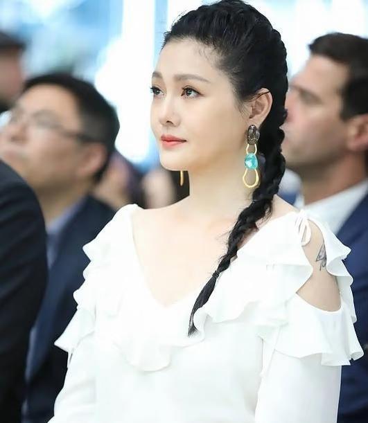她和光头开始合体时候，状态真的很好，感觉像赢了胜仗一样！如果她当时身边有一个人能
