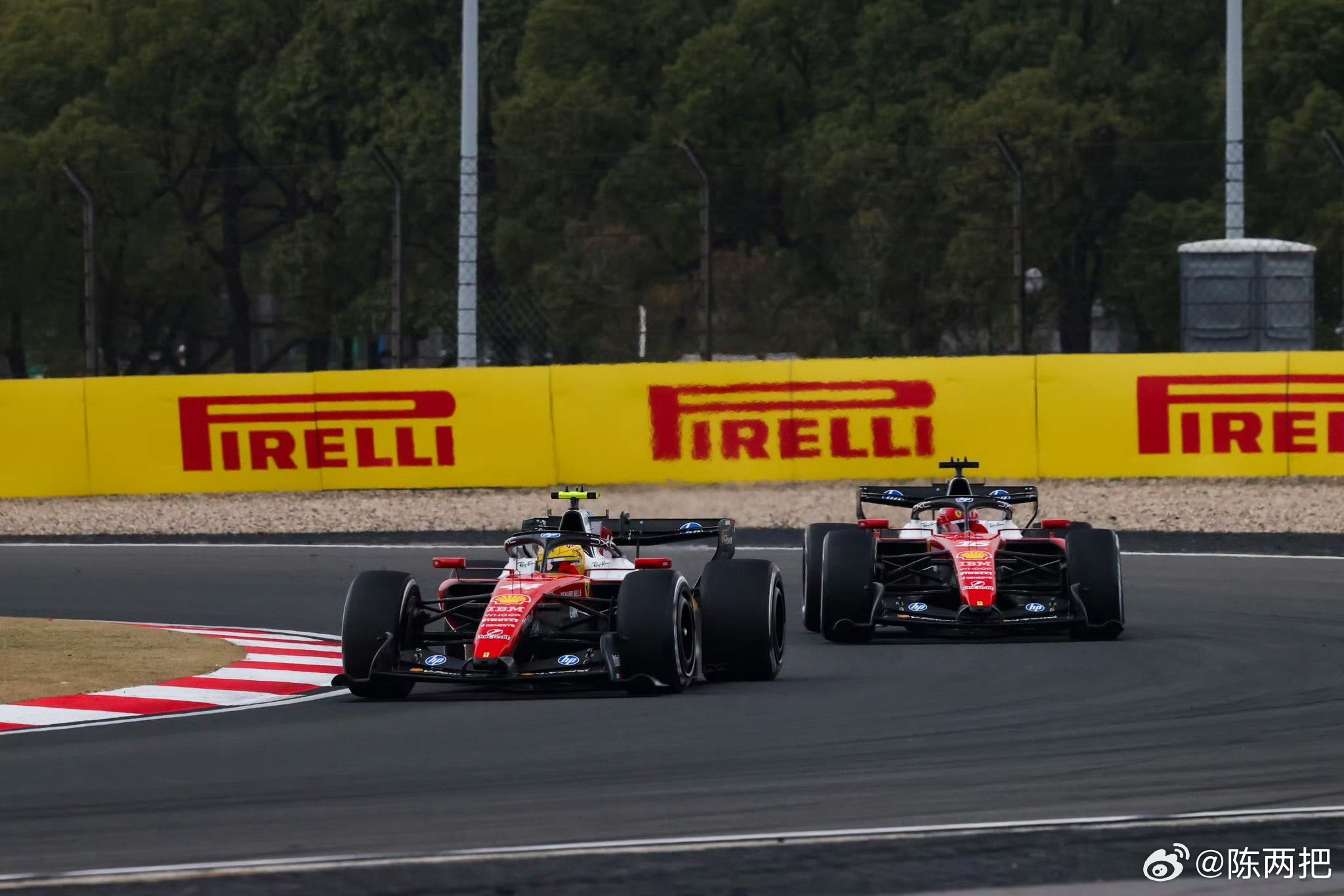 老汉终于上领奖台了F1汉密尔顿