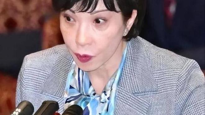 中国对日稀土禁令一出，日本国内反应分裂。不少网民受舆论煽动，妄称中国“不堪一击”