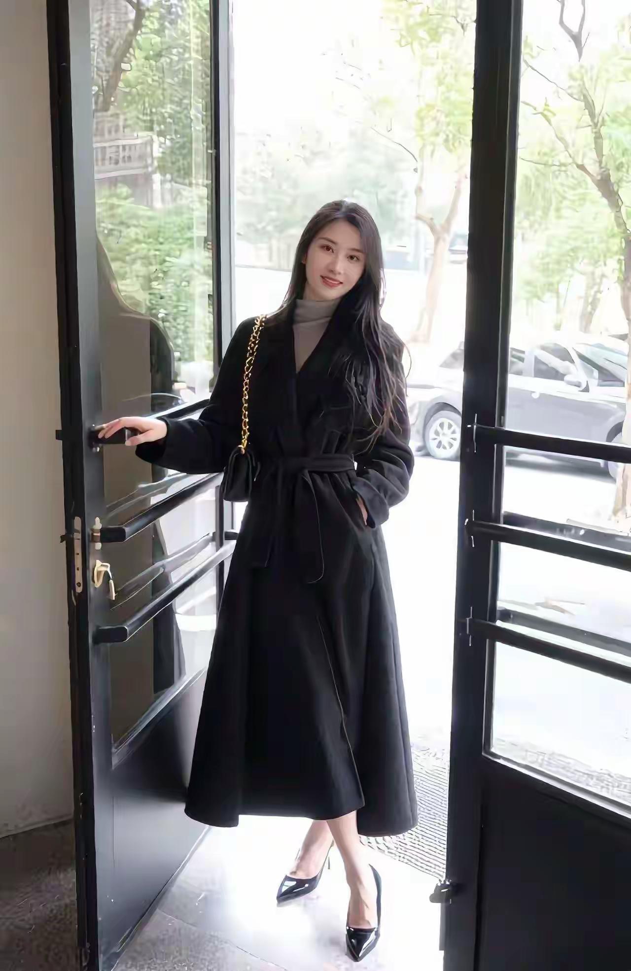 优雅黑衣少女，都市风范，时尚街拍如何拍摄出有趣的人像照片 什么样的才算是美女 如