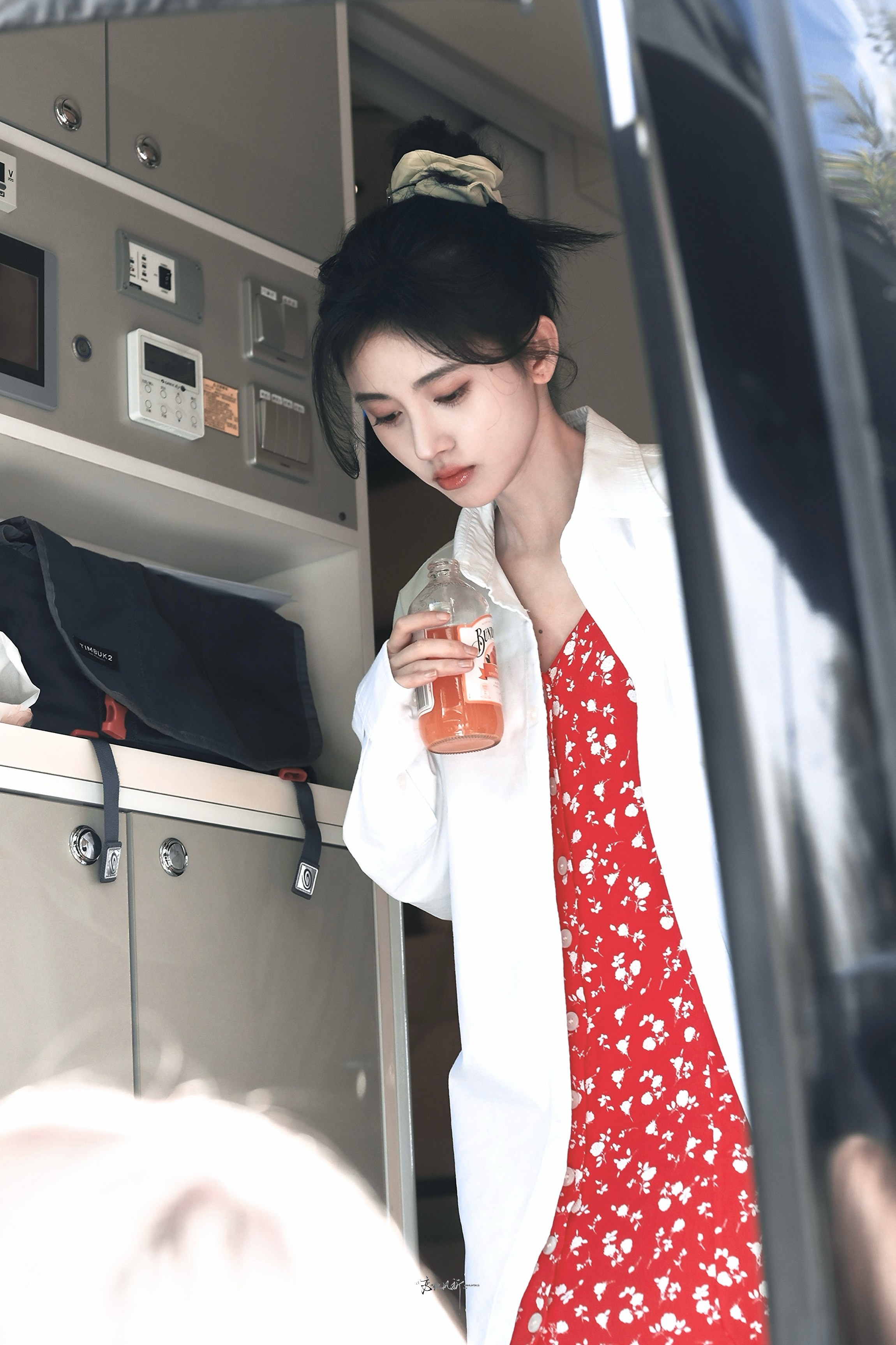 *我们都闭口不提那跨不过的距离鞠婧祎苏绿夏鞠婧祎万花世界