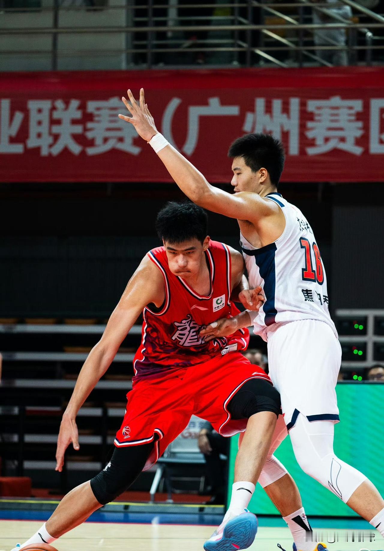 昨晚广州队徐昕22岁生日，遭遇对阵老东家广东队，没能延续上一场的状态，数据下滑严