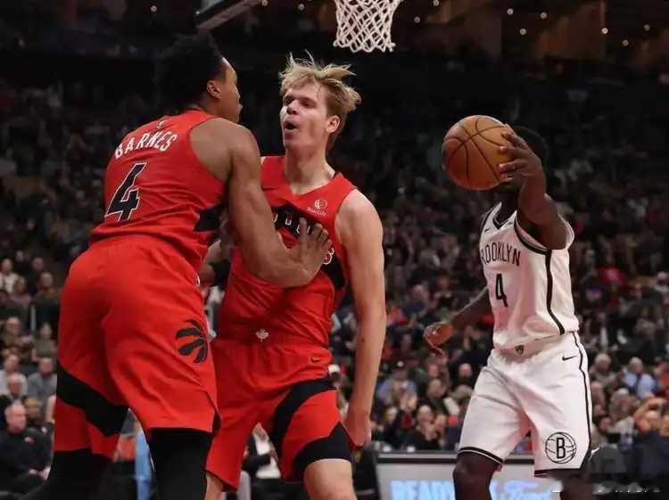 北京时间11月24日，NBA常规赛猛龙主场对阵篮网，猛龙借助8人得分上双的团队攻