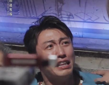 黄景瑜的演技是否出众，我无法做出评价。然而，我可以肯定的是，他在《岁月有情时》中