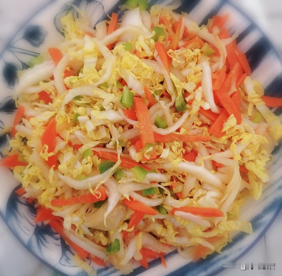 没有人能束缚我们，除了我们自己。成为那个自由的人吧，按照自己喜欢的方式活着。
