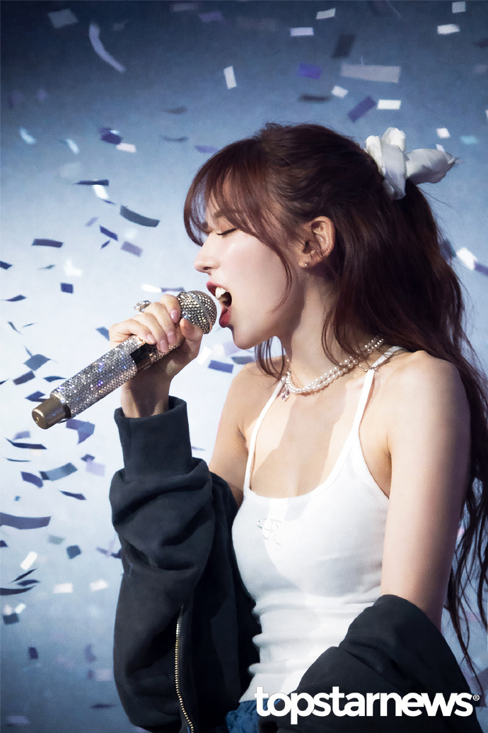 用手机拍的wendy新闻图手机拍的爱豆新闻图 韩媒用手机拍的wendy新闻图，好