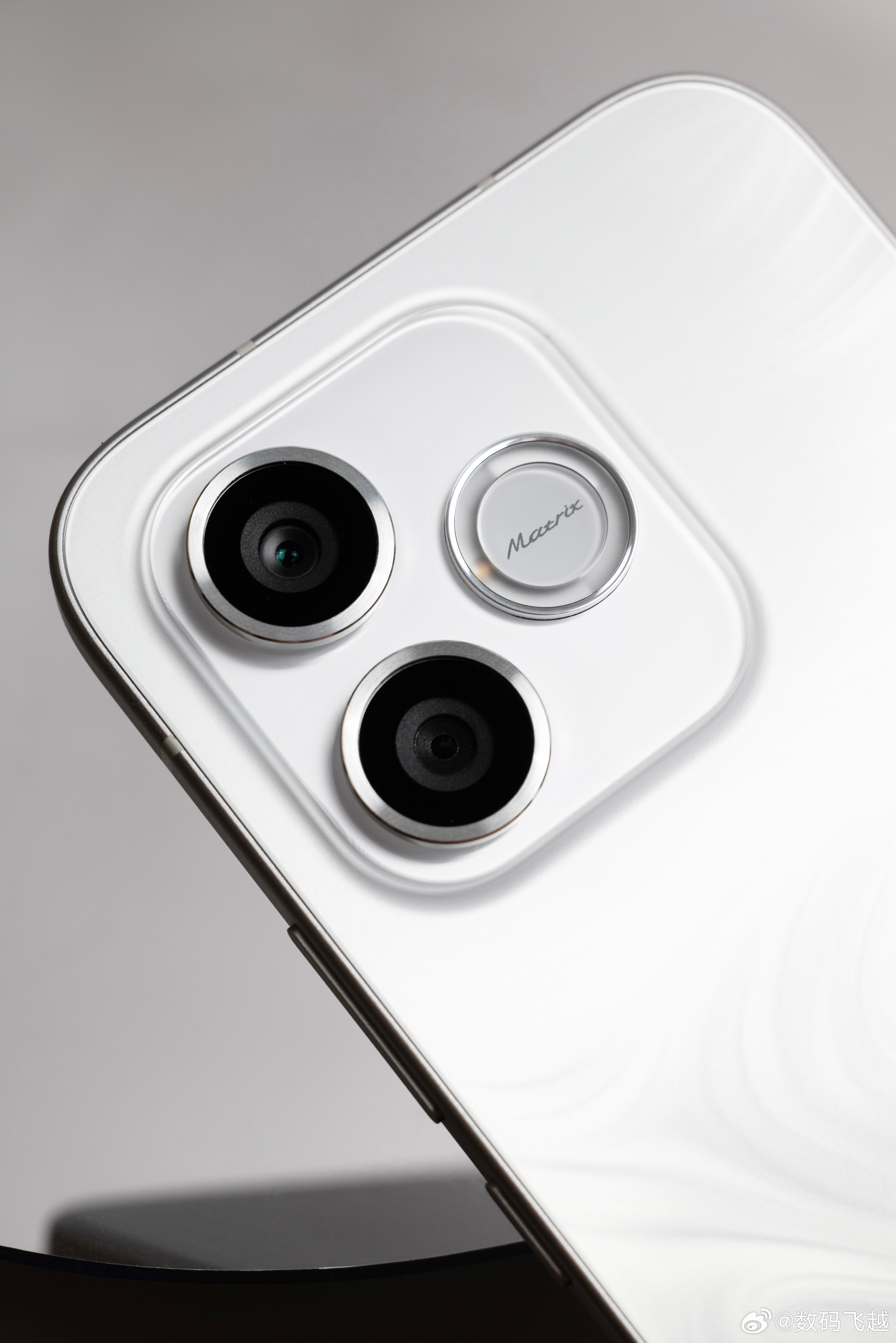 荣耀X80i这个颜值还挺能打的，对白色手机真的毫无抵抗力！ 