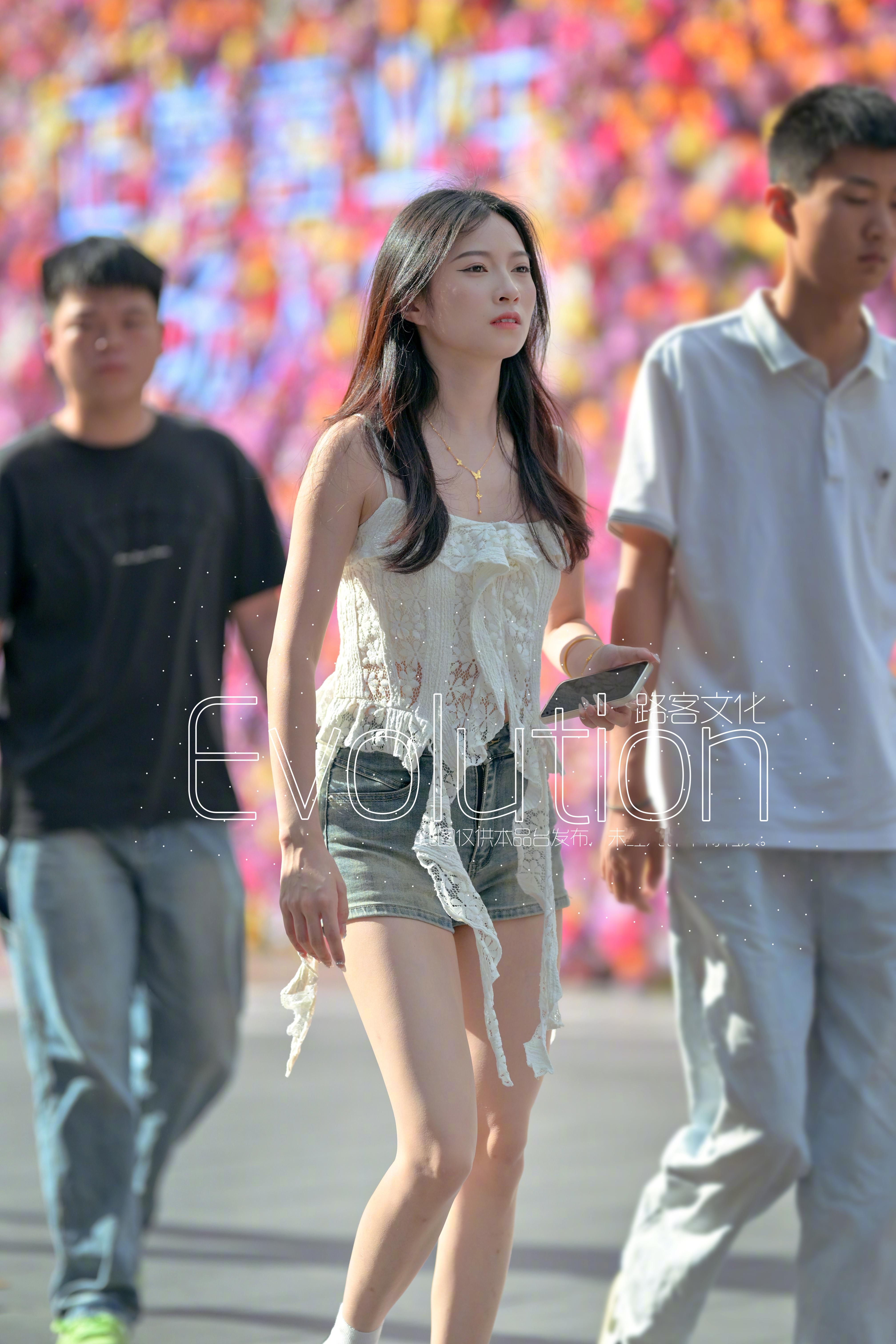 在人群中找到你的光芒，那份自信和美丽值得我们每个人去追求和赞美。💪💖 ​​​