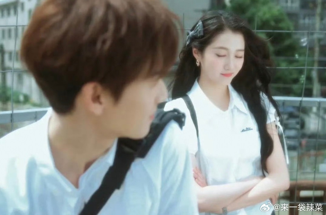 这张我以为是鹿晗，没想到是李昀锐，都怪摄影师拍糊了