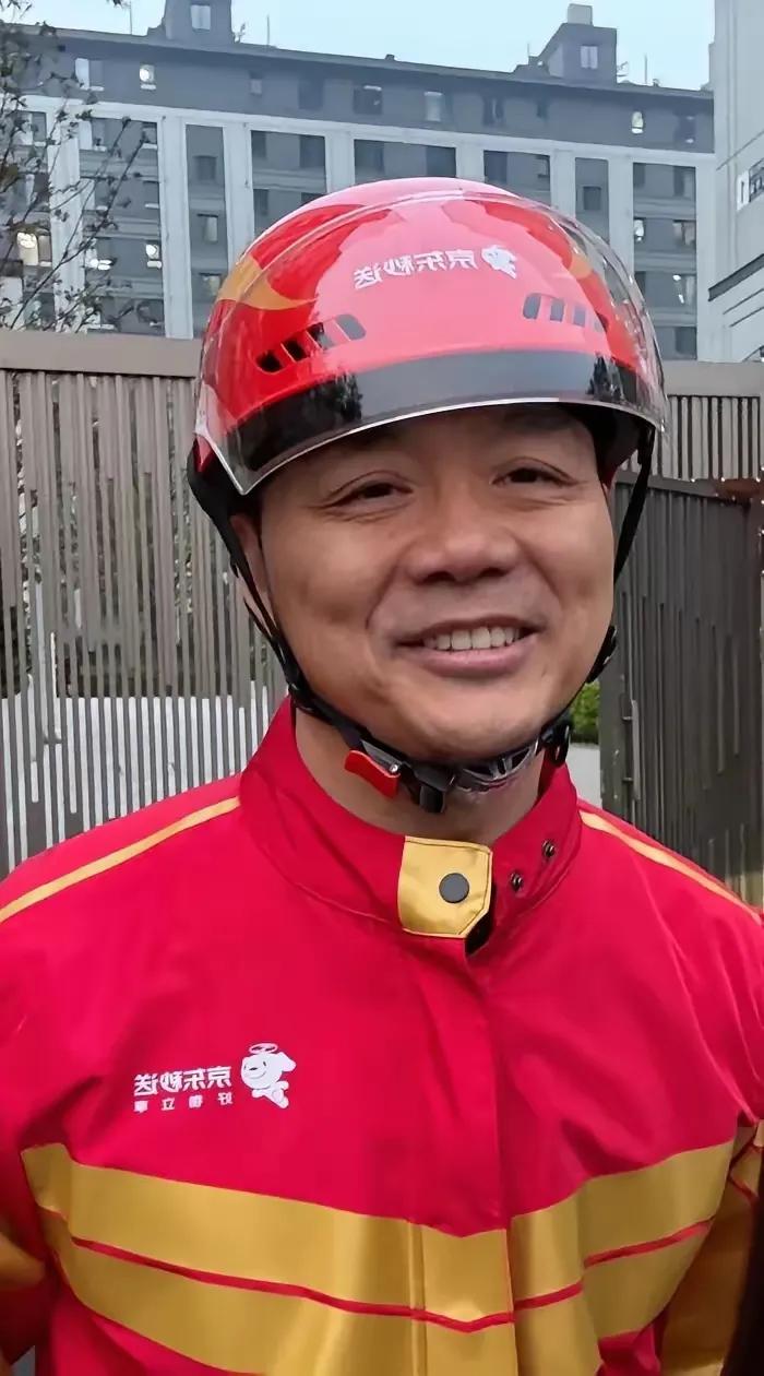 京东位于法国塞纳-圣但尼省的仓库遭洗劫

不偷不是意大利
不抢不是法兰西
京东这