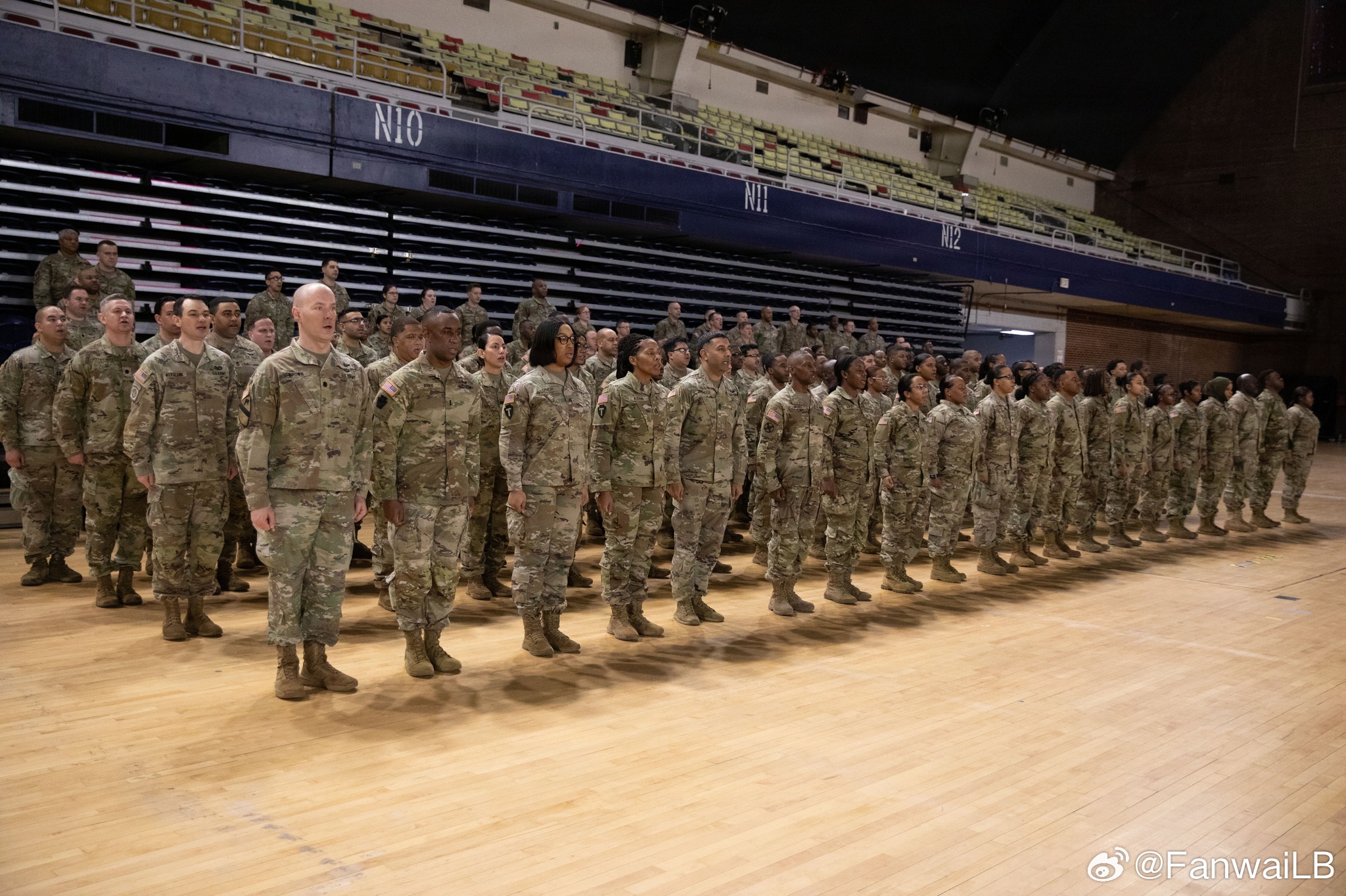 美媒，根据美国特朗普总统第 14339 号行政命令以及战争部长随后指示各州和地区