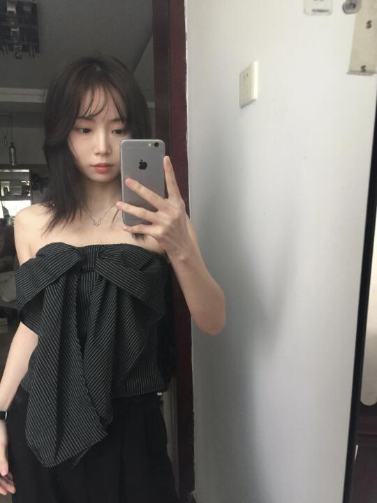 好看的蝴蝶结抹胸上衣/试穿一下啦