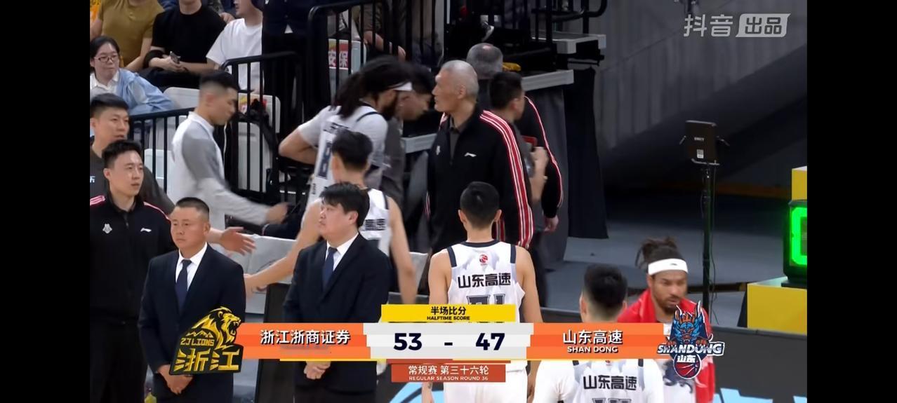 山东高速约翰逊太差了，克里斯伤愈回归后一定裁掉他！CBA常规山东高速客场挑战浙江