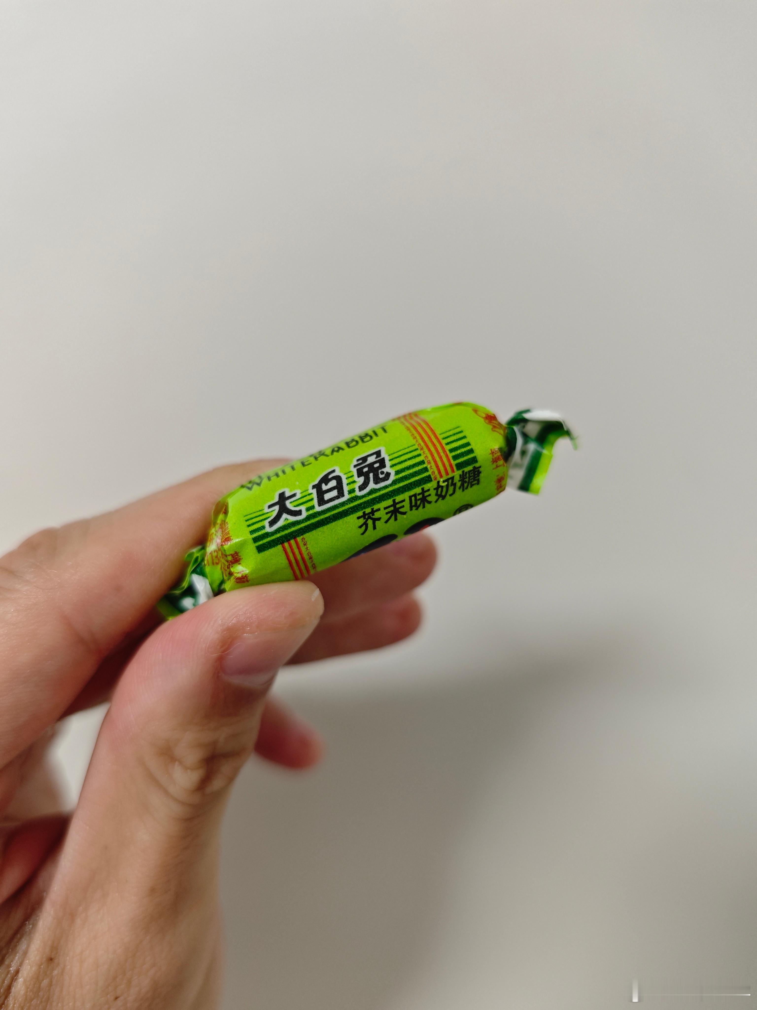 朋友寄给我 芥末味大白兔，芥末味……我惊了。有生之年没有把芥末和大白兔联系起来过