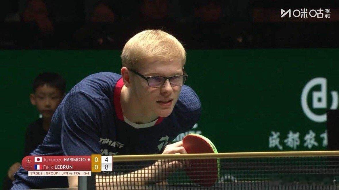 0：3张本智和惨败小布，三局只得13分！   小布与张本智和终于正面交锋了，两人