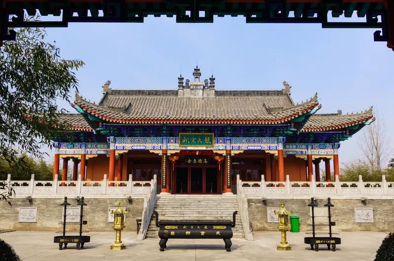 赵公明为何胯下骑黑虎? 财神赵公明为啥胯下骑黑虎呢？从道教传说来看，赵公明曾担任