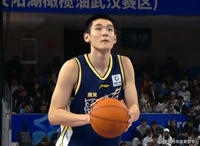王洪泽闪耀美国！广东内线欲迎解渴拼图，曾繁日或成性价比最优解？
在广东男篮教练组