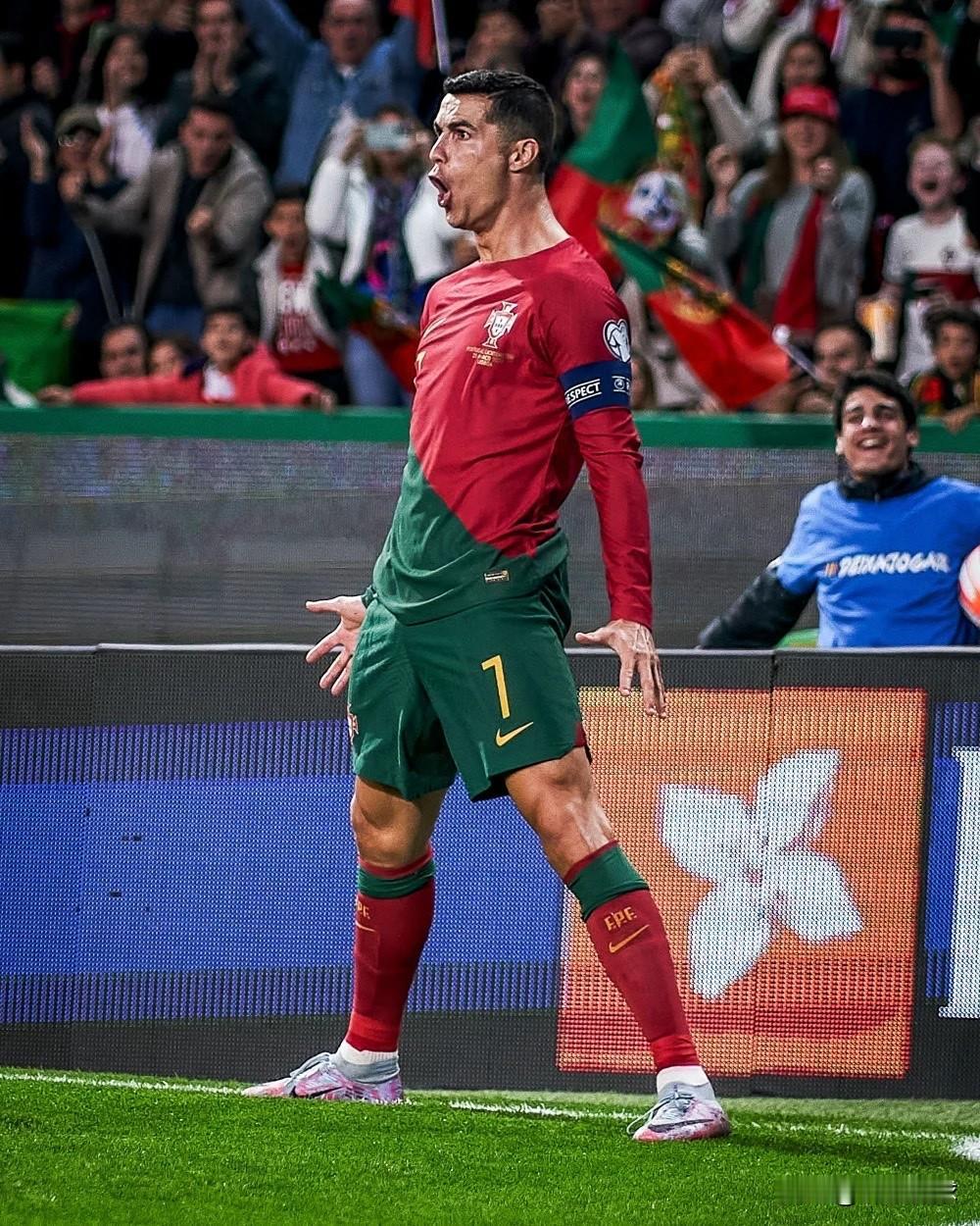 美加墨世界杯十大豪门当家球星哪家强：
比利时🇧🇪德布劳内
摩洛哥🇲🇦阿什