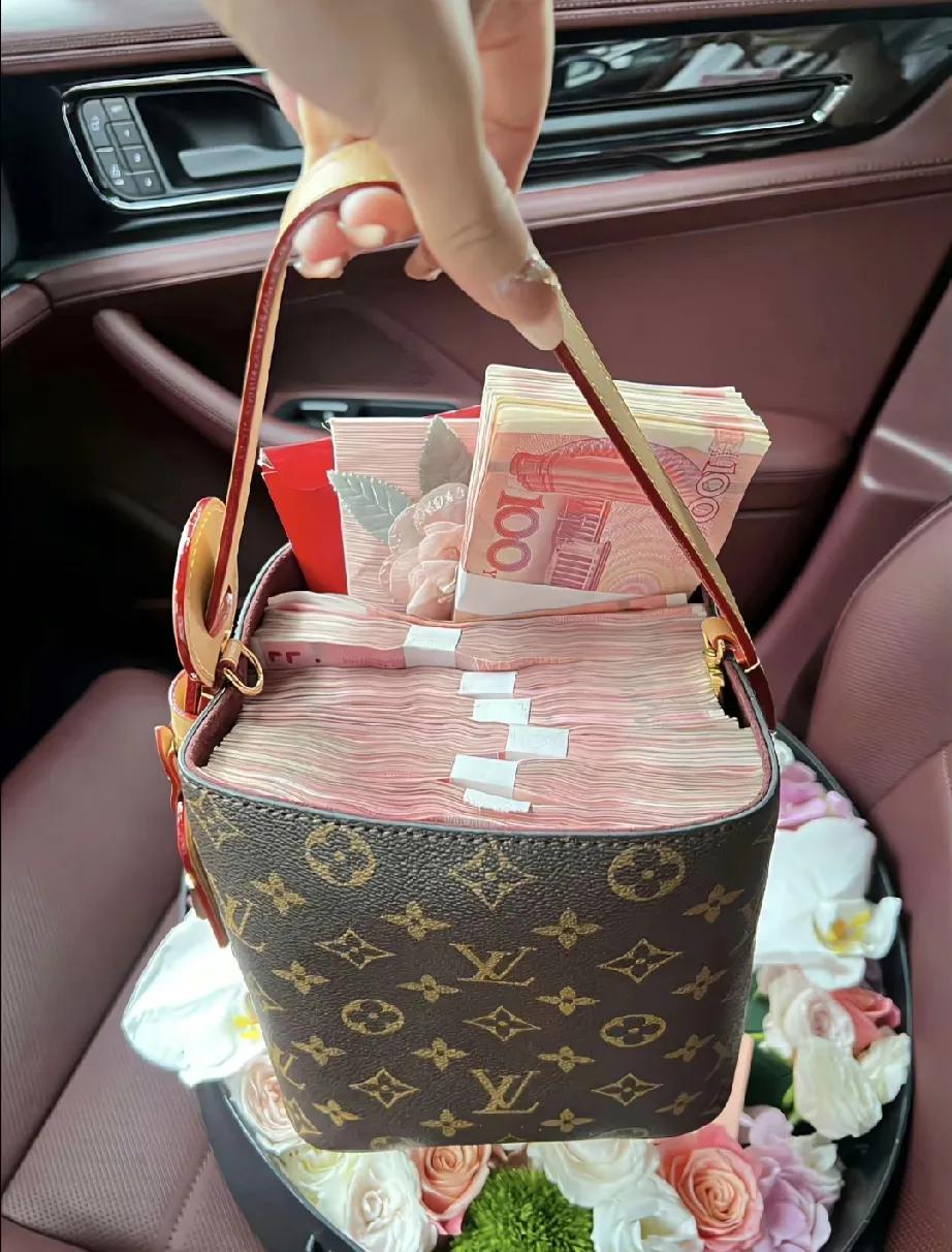 你发现没有
现在要攒一万块钱越来越难了

钱
是普通人的终身信仰
只有钱
能给人