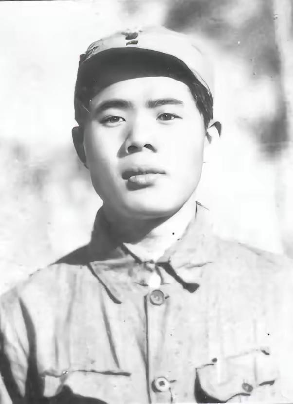 缅怀抗日英烈韩明柱：二十五载青春，尽数报效家国
 
韩明柱（1913年-1938