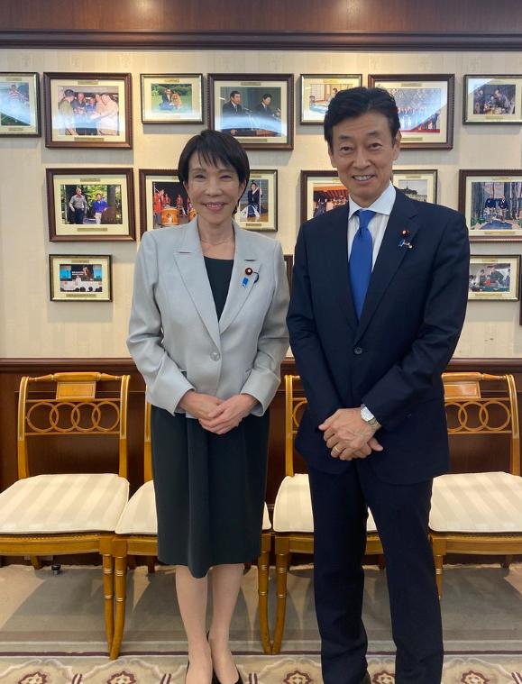 5月2日，作为自民党选举对策委员长（党四役之一）的西村康稔突然访问北京，预计将停