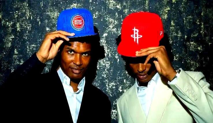 基因完全一致的汤普森兄弟，在23岁这年撞上了命运的分水岭。
 
在休斯顿，阿门·