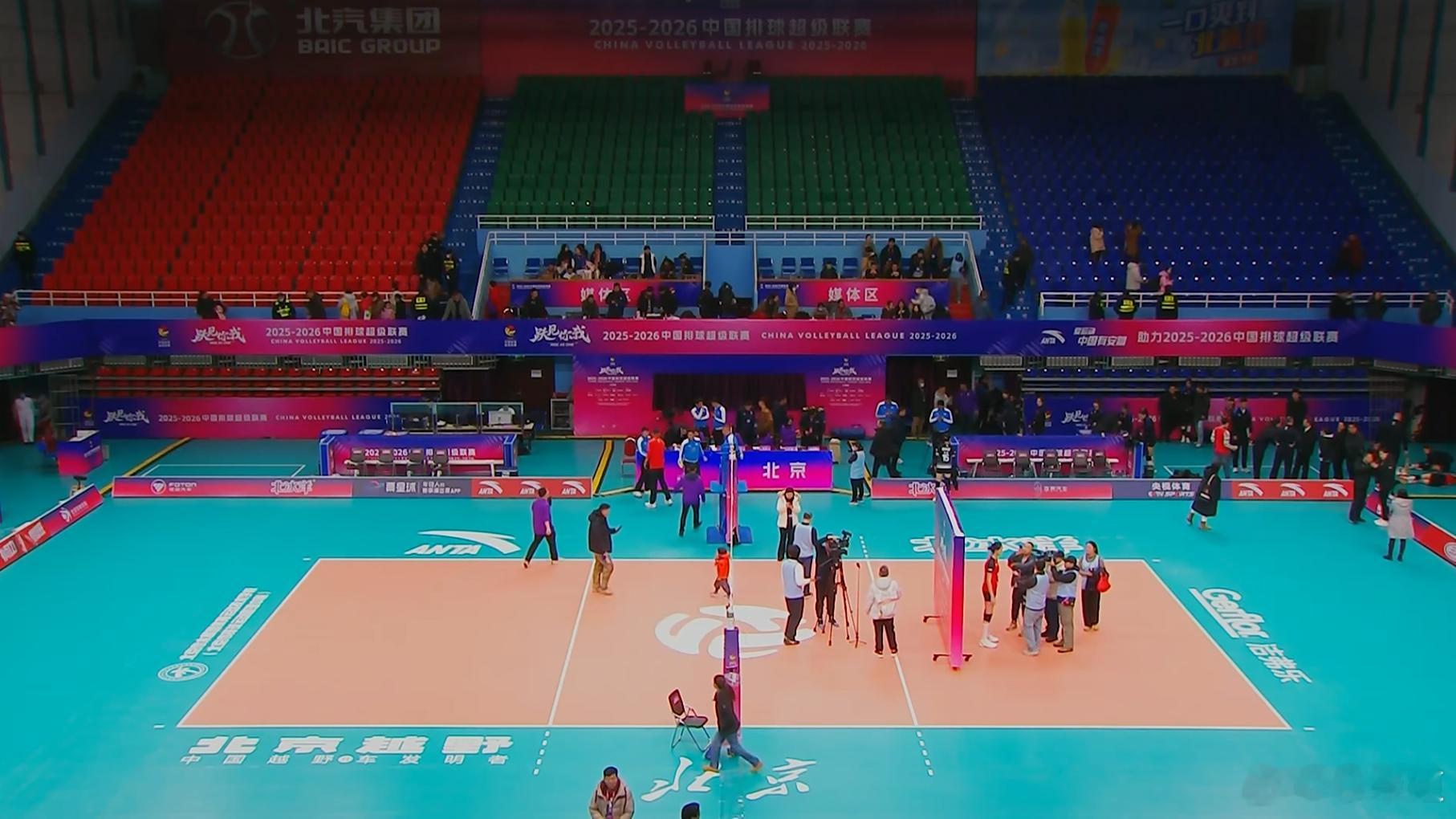 排超联赛2025-2026中国排球超级联赛娜塔莉亚应该最佳吧？能看清楚是谁在接受