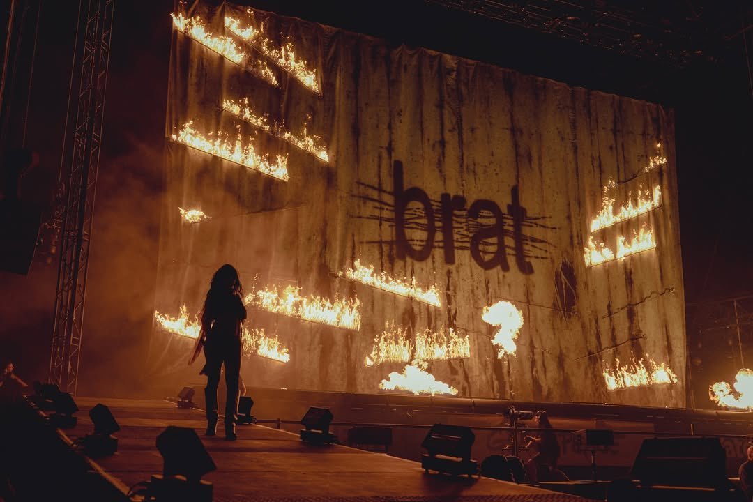 【音乐时光机⌛️】一年前，Charli xcx 亲手“烧掉”了『BRAT』，第五