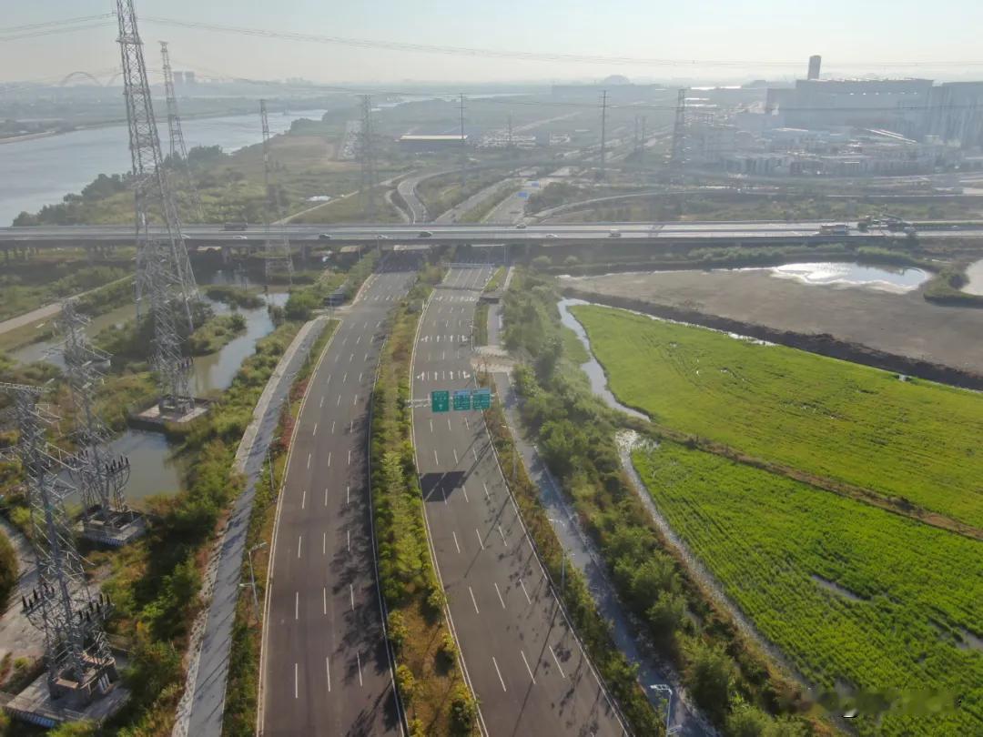 大岗穗港智造基地重要道路通车啦！南岗大道项目目前实现右幅双向（2车行道+2非机动