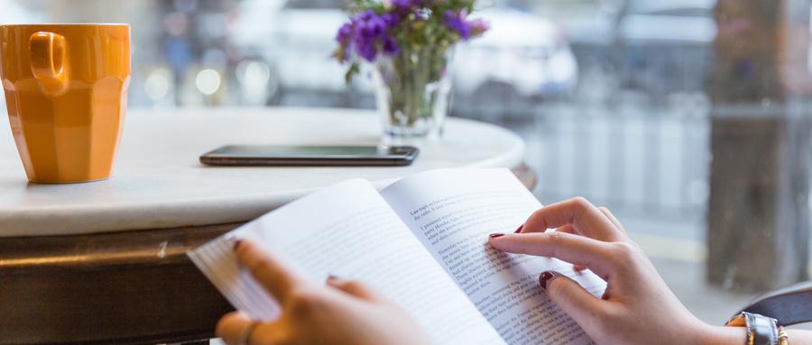 损孩子福报的5个行为
 
1、父母不教育孩子节俭，浪费物质损孩子福报。很多父母对