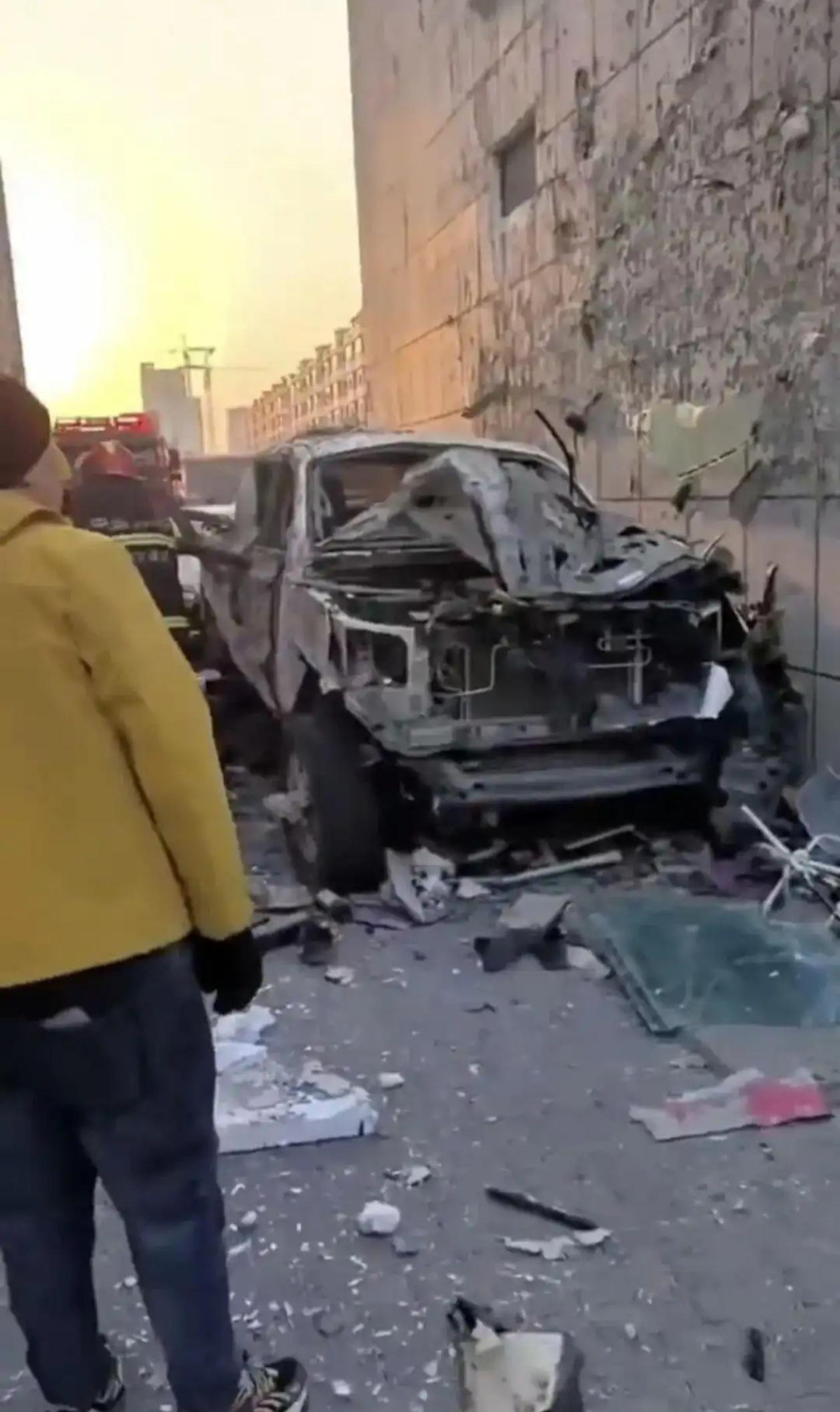 通辽一小区车库清晨“轰隆”巨响，住户玻璃震碎，现场触目惊心！

今天（3月21日