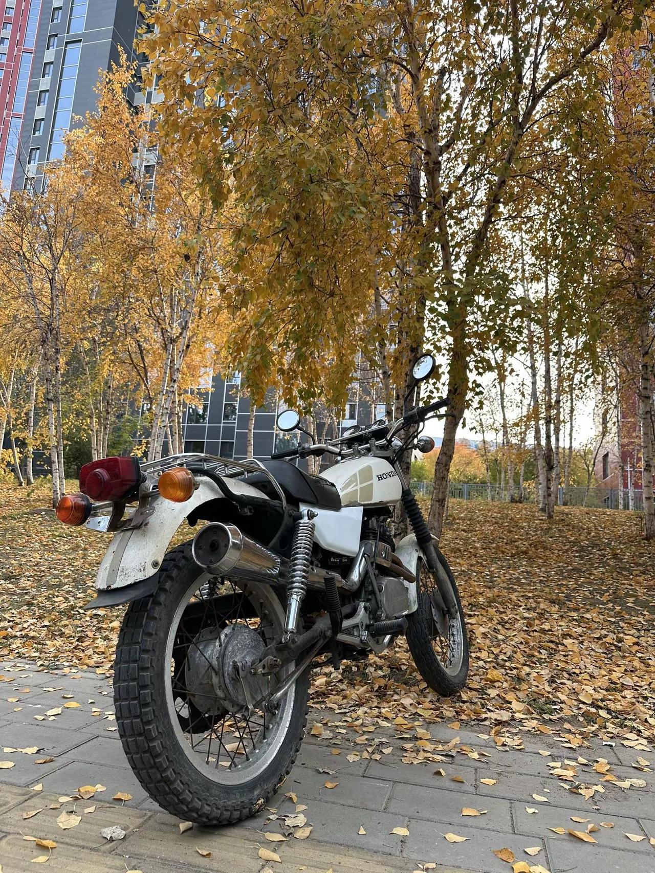 本田丝绸之路250 国内罕见的本田CT250S丝绸之路250经典老越野摩托车。拉