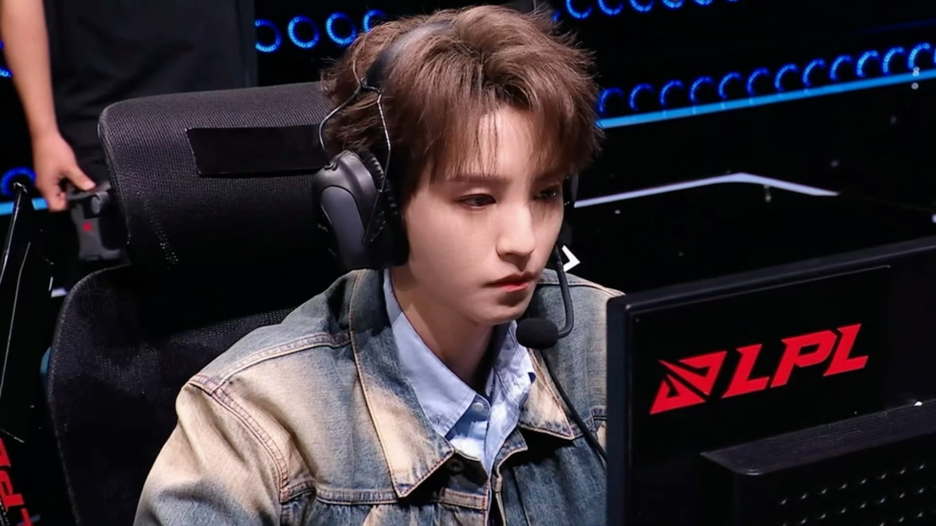 王俊凯[超话]  早安宝贝 今天也很爱你哦～​​​