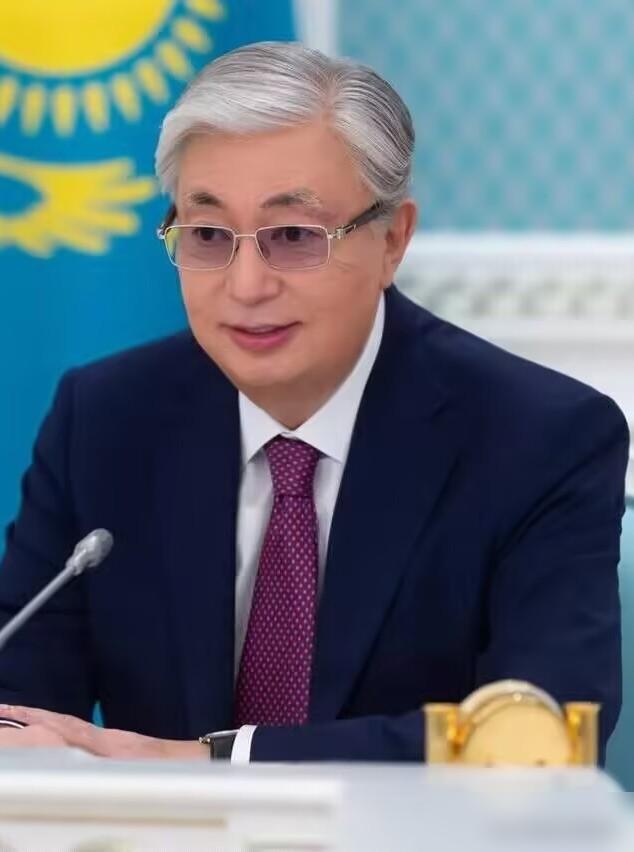 哈萨克斯坦害怕了。

说实话这哪是怕，这是真清醒啊。托卡耶夫5月7号在祖国保卫者