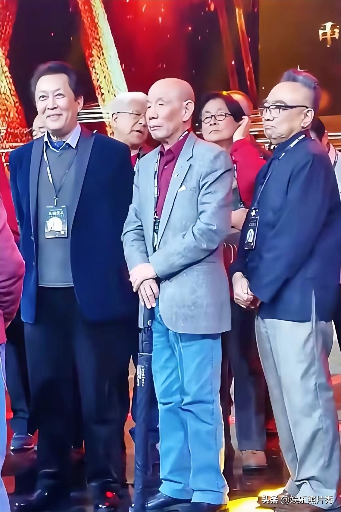 这三位“顶级”老戏骨，论演技唐国强算是“垫底”的吧？

能看到这三人同框实属“罕