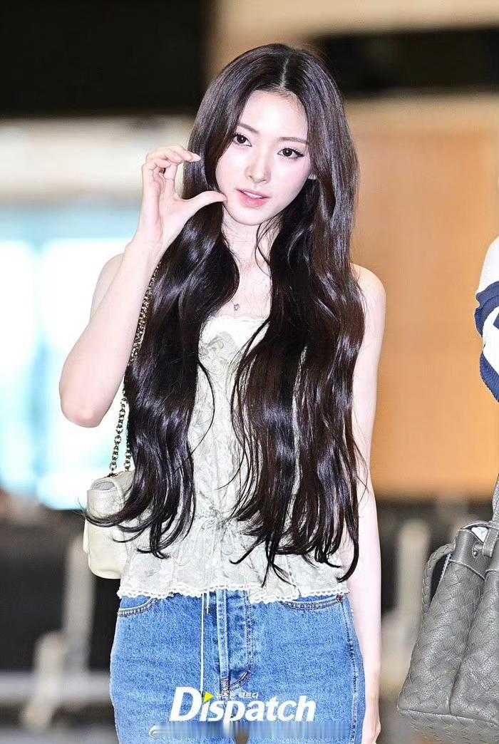 anna 和 ella 这是借鉴了宁艺卓的变美思路吗？三位美女真的越来越像了[嘘