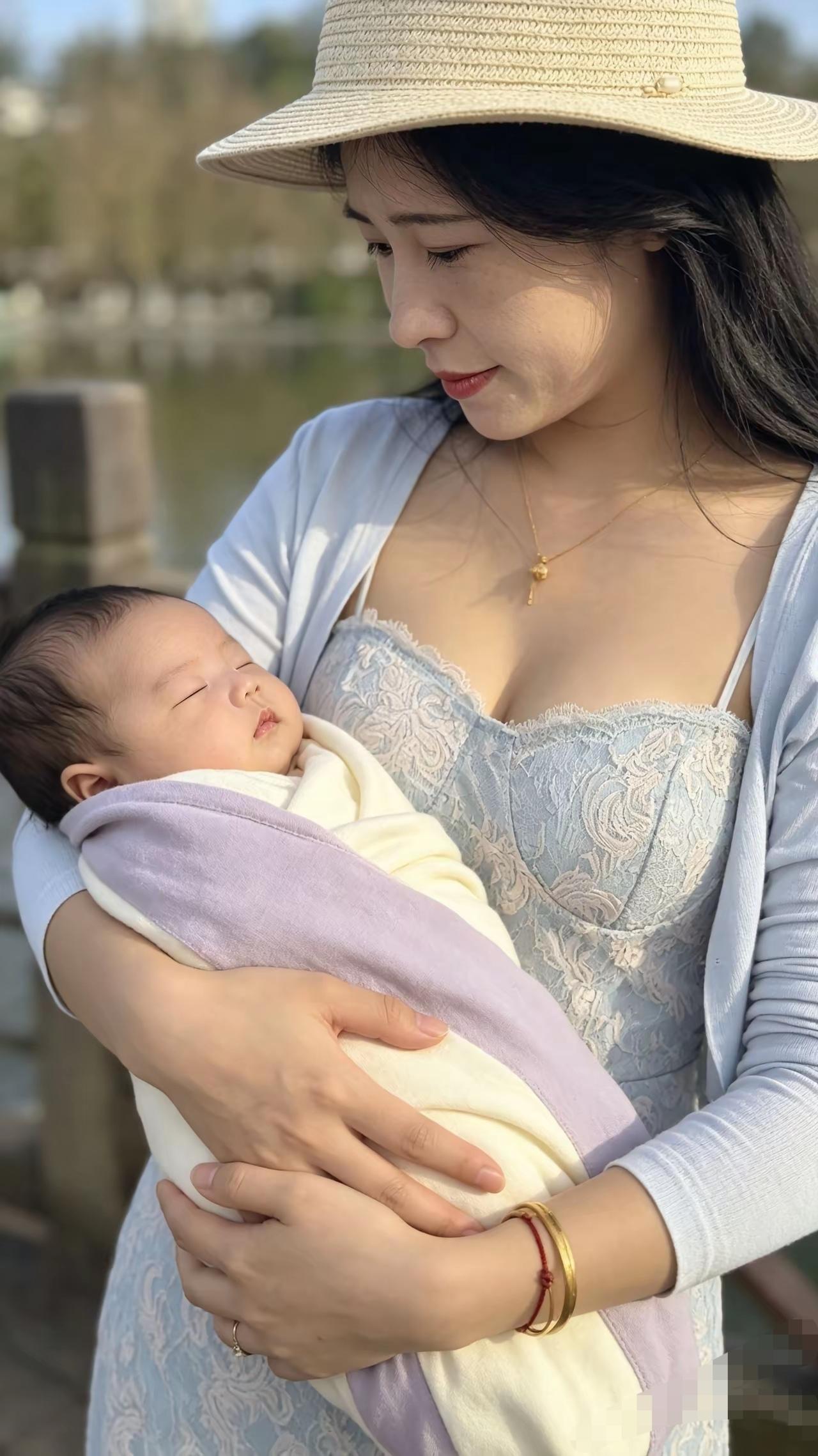 初生的婴儿
