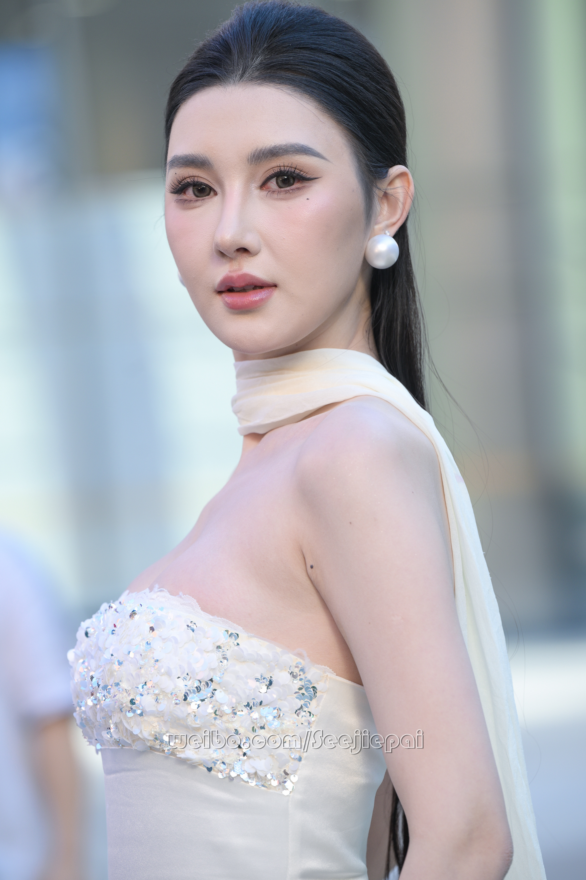 白裙魅力女神~~ 