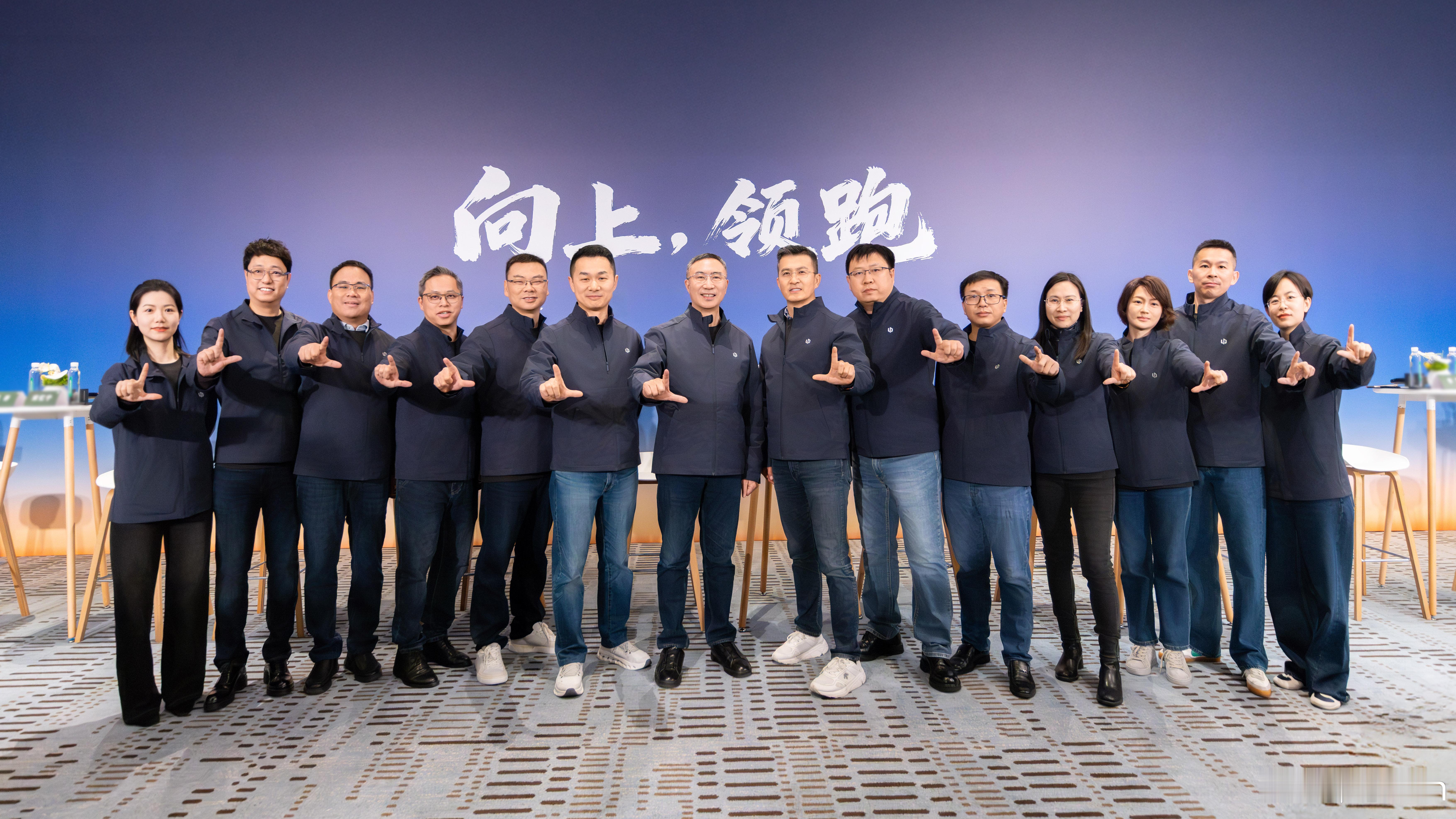 零跑双旗舰发布：接下来智能化或许才是决胜关键零跑汽车十周年之际正式发布D系双旗舰