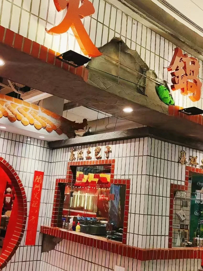 这家火锅店给我留下了深刻的印象