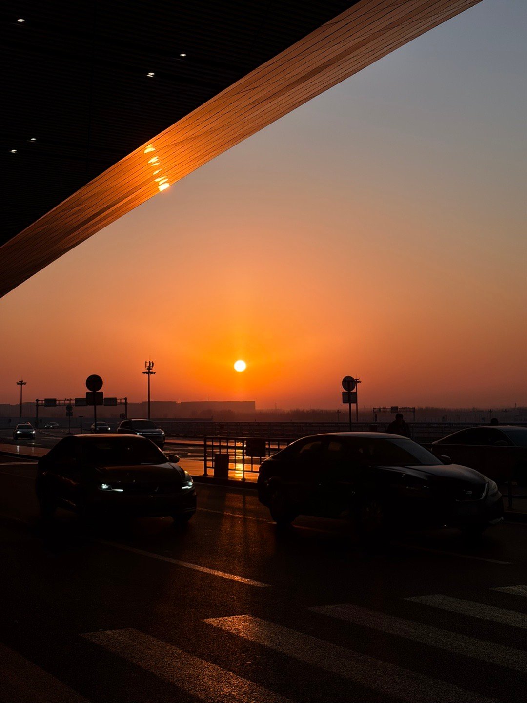 麻了，又出现了那种「出差前一天晚上把电脑拿出来充电然后第二天忘记带」的情况了。 