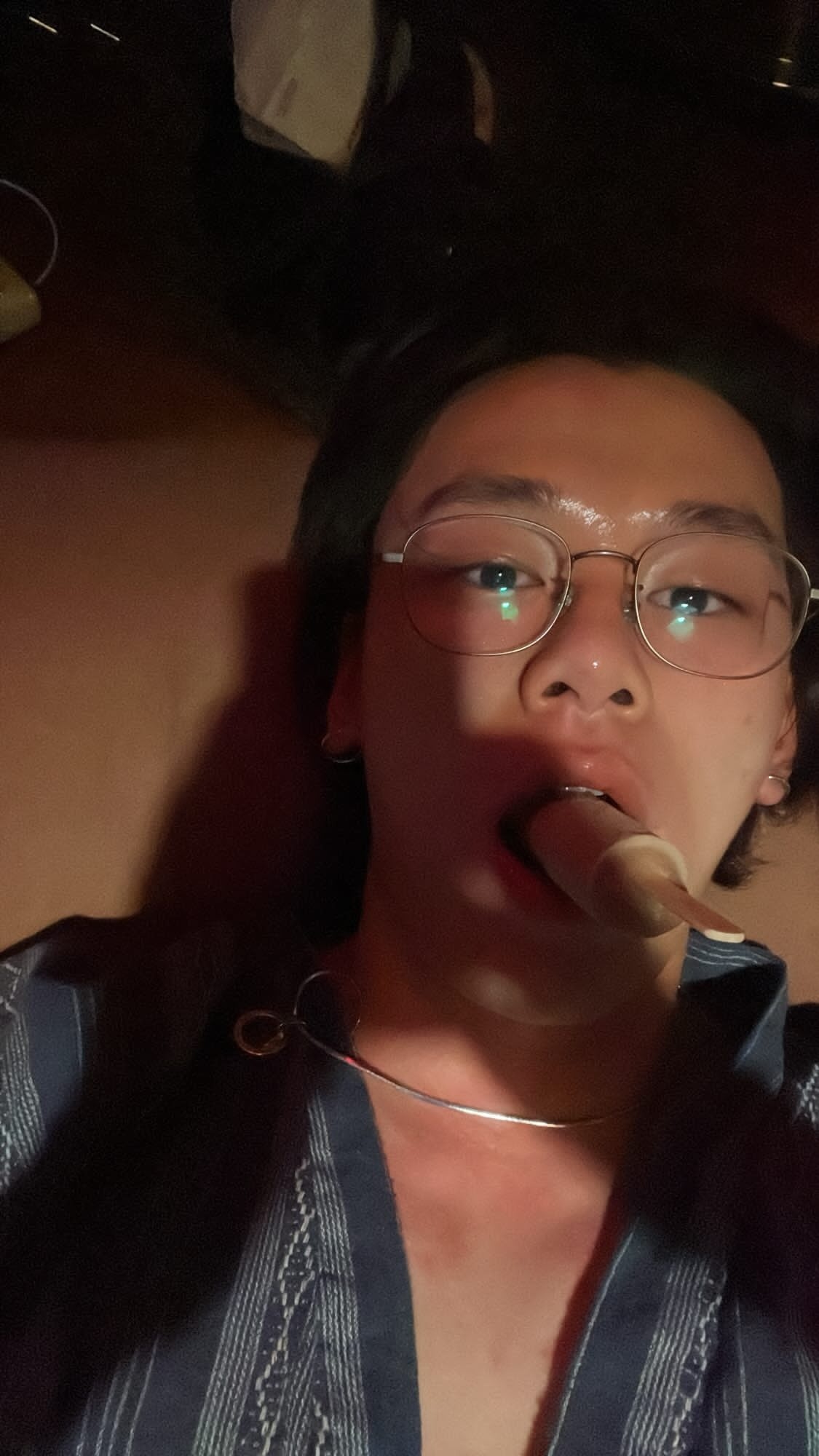 欧巴想要你更新但不是更新这种。。这张有点像同班男同学了。。我就当没看见哈[跪了]
