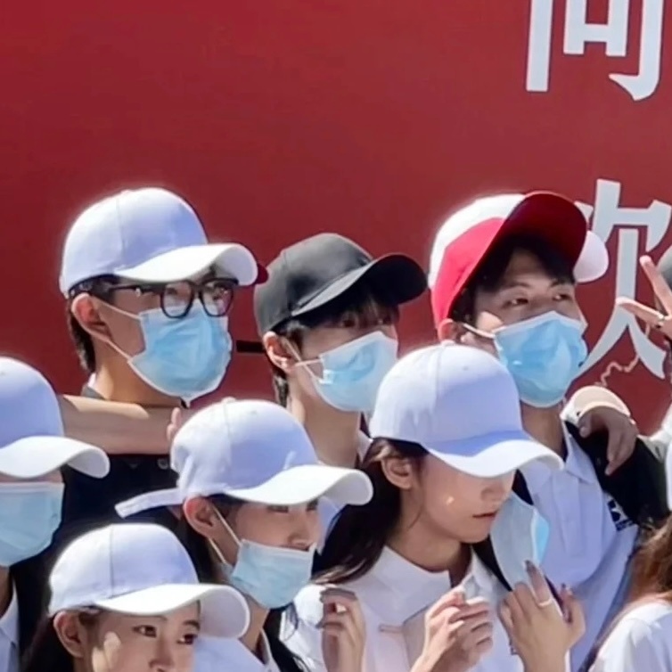 总觉得入学还是昨天刚发生的事😇严浩翔毕业快乐🤲🏻 
