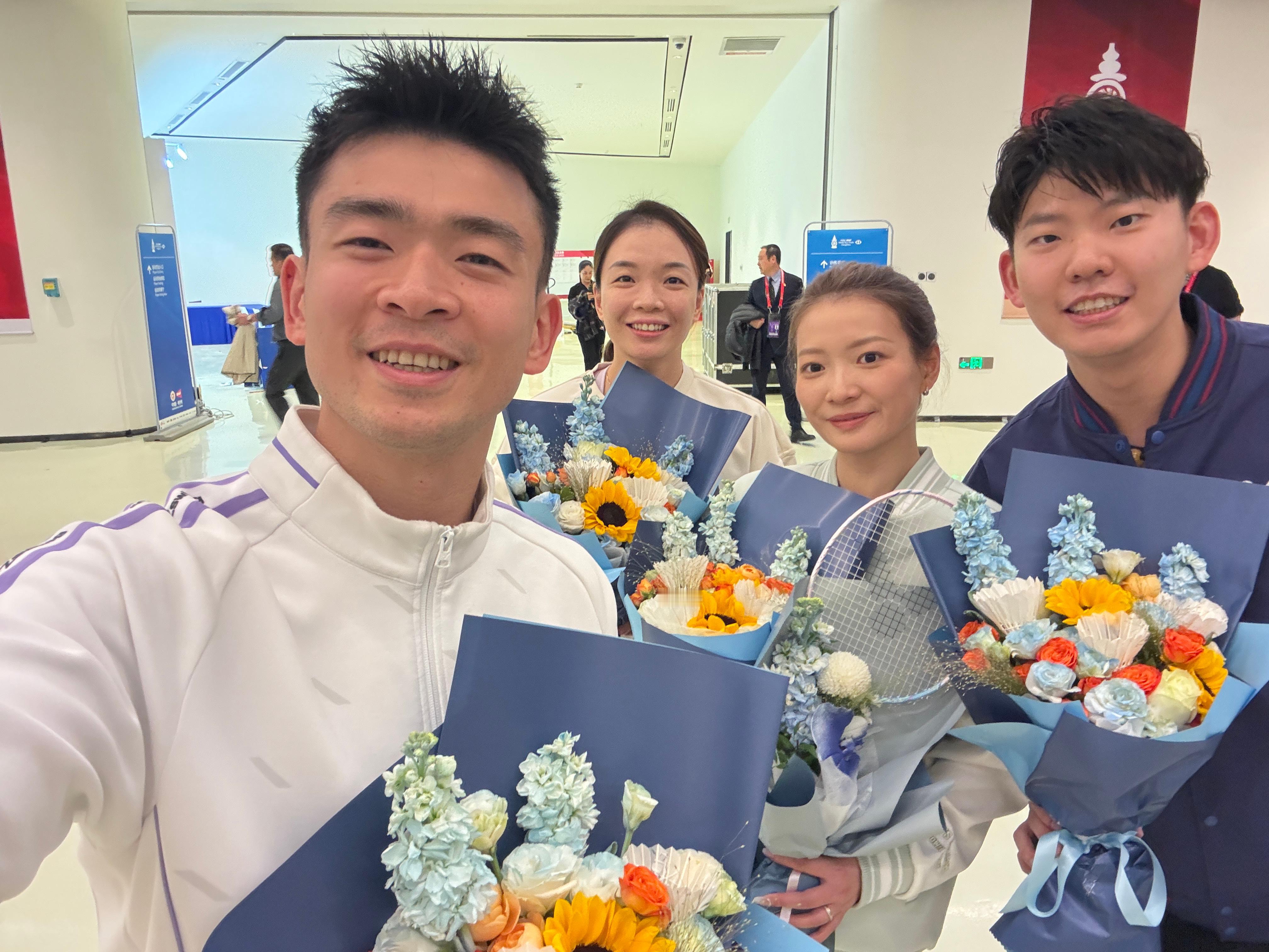 “围城”四年，“雅思”八年。退役快乐郑思维