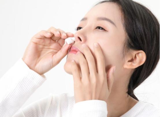 洗鼻子越洗越干、越洗越依赖？问题不在洗鼻，在你的用法
 
生理盐水洗鼻，从医学角